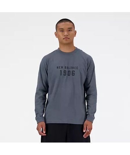 New Balance Iconic Collegiate Graphic Long Sleeve T-Shirt Uomo
