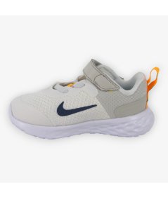 Nike Revolution 6