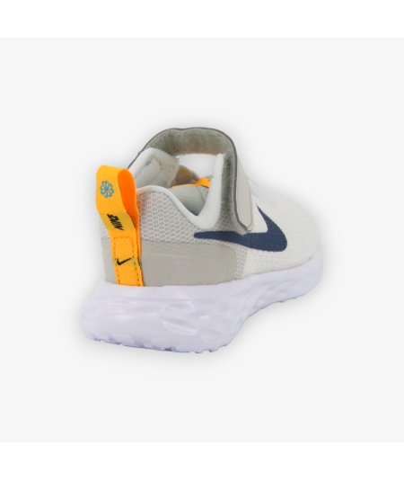 Nike Revolution 6