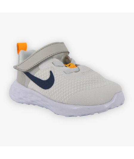 Nike Revolution 6