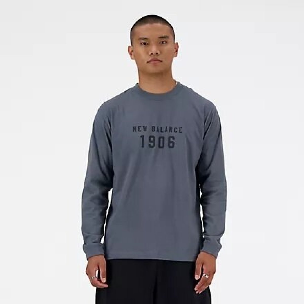 New Balance Iconic Collegiate Graphic Long Sleeve T-Shirt Uomo